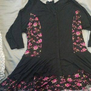 Floral half sleeve tunic shirt Pyramid Collection